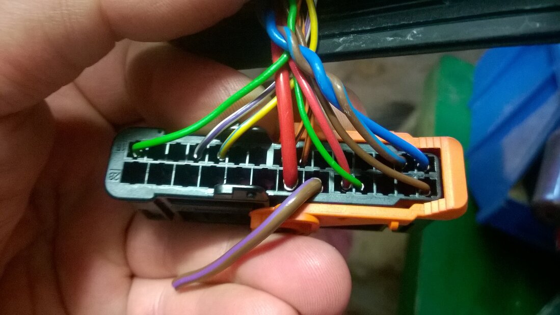 Oprava kabeláže a konektorů ve voze